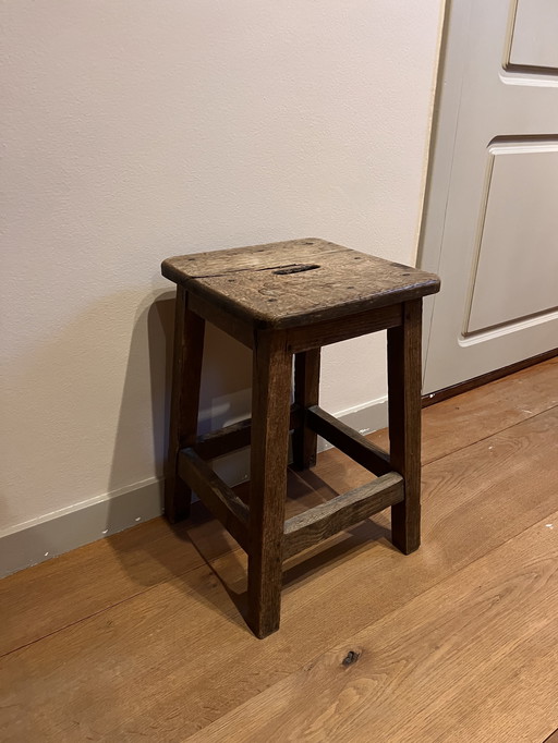Tabouret brutaliste en bois de chêne