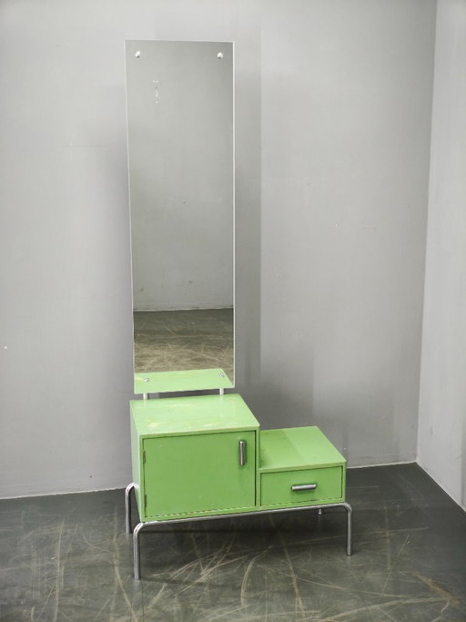 Bauhaus groene kaptafel met spiegel en chromen frame, Tsjechoslowakije jaren 1930