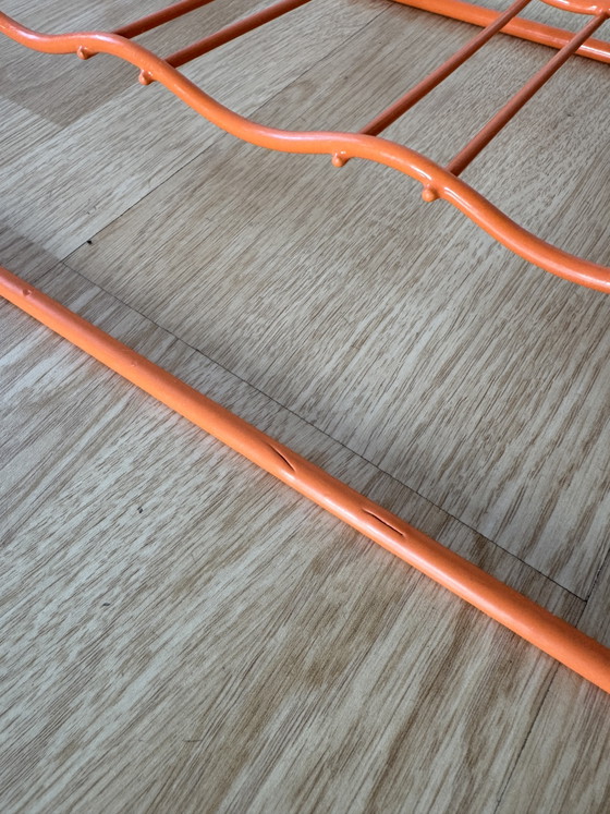 Image 1 of Casier à vin vintage Tomado orange | Années 1960 | Acier filigrané | 36 bouteilles | Design néerlandais emblématique