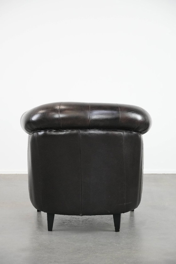 Image 1 of Fauteuil club Chesterfield luxueux en cuir de vachette foncé de style anglais