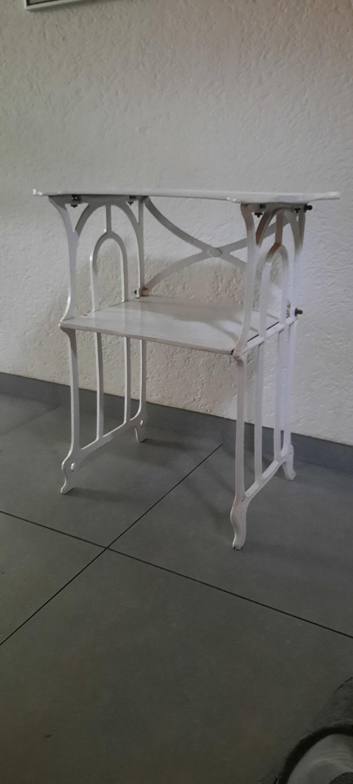Geëmailleerd Gietijzeren Tafeltje, Art Nouveau – bijzettafels, Cast Iron
