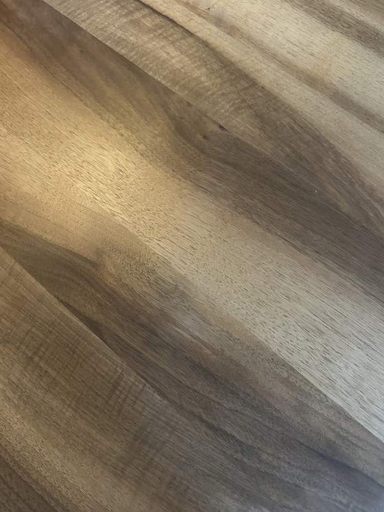 Image 1 of Gipsberger massief notenhouten tafel met 2 leren zitbanken