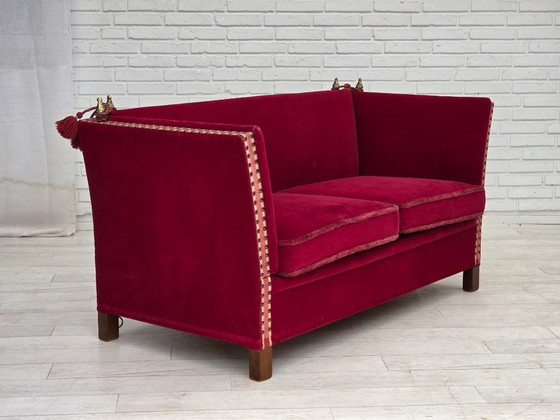 Image 1 of 1970, Deense 2-zits "Spaanse" drop arm sofa, kersenrood meubelvelours.
