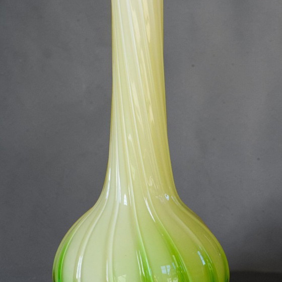 Image 1 of Vaso in vetro soffiato di Murano a forma di fiore giallo