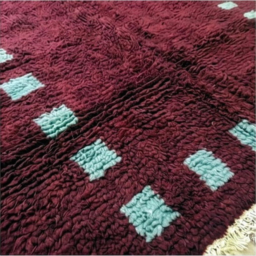 Preciosa alfombra artesanal de 100 cm x 200 cm.