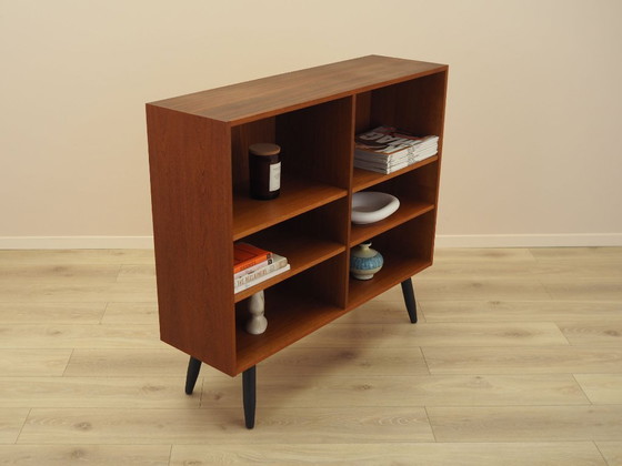 Estantería danesa chapada en teca con patas angulares, década de 1960. – Librerías, Wood (photo 6 of 12)