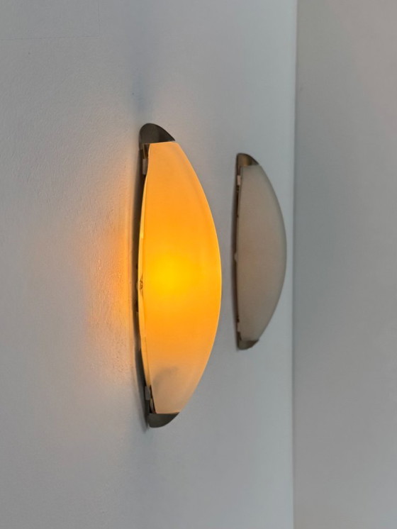 Image 1 of Coppia di applique vintage, metallo cromato e vetro satinato, Francia, 1970