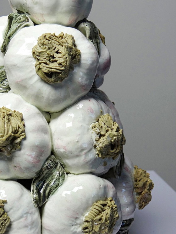 Image 1 of Vintage trompe-l'œil pyramid of garlic in glazed ceramic, Manises, Spain