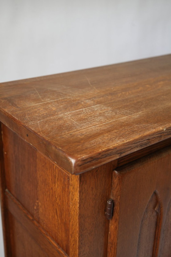 Meuble en chêne d'inspiration gothique belge, années 1960 – Buffets, Wood (photo 11 of 13)