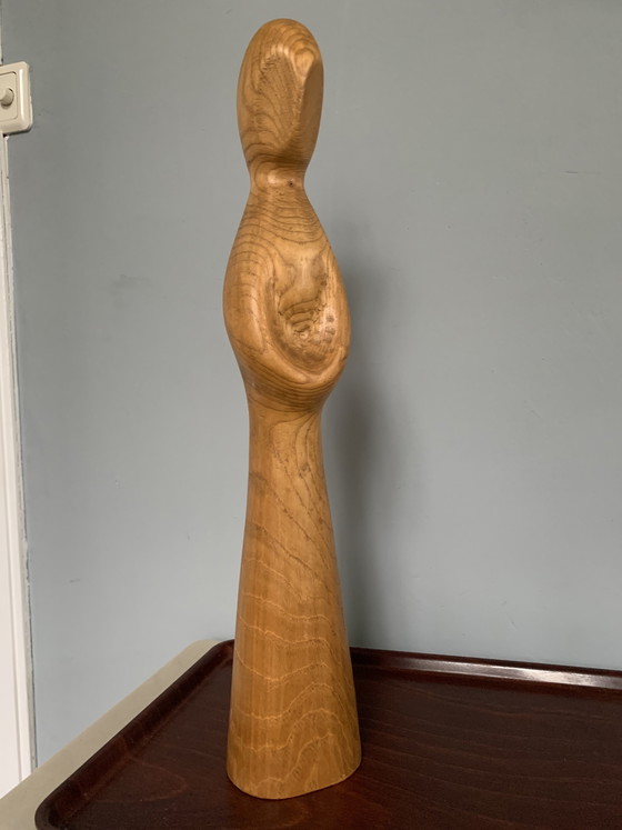 Image 1 of Grande sculpture vintage en bois de chêne, représentant une femme de 51 cm de long, de style scandinave.