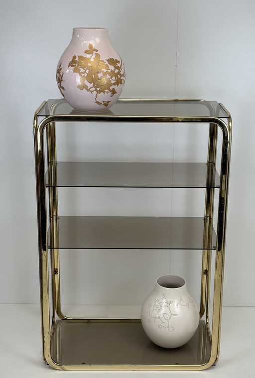 Grote vintage messing vitrinekast tvkast met rookglas platen