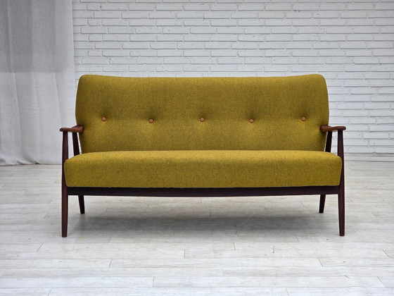 Deense tweezitsbank uit de jaren 60, bekleed met meubelwol en teakhout, opnieuw gestoffeerd. – 2 zitsbanken (photo 2 of 19)