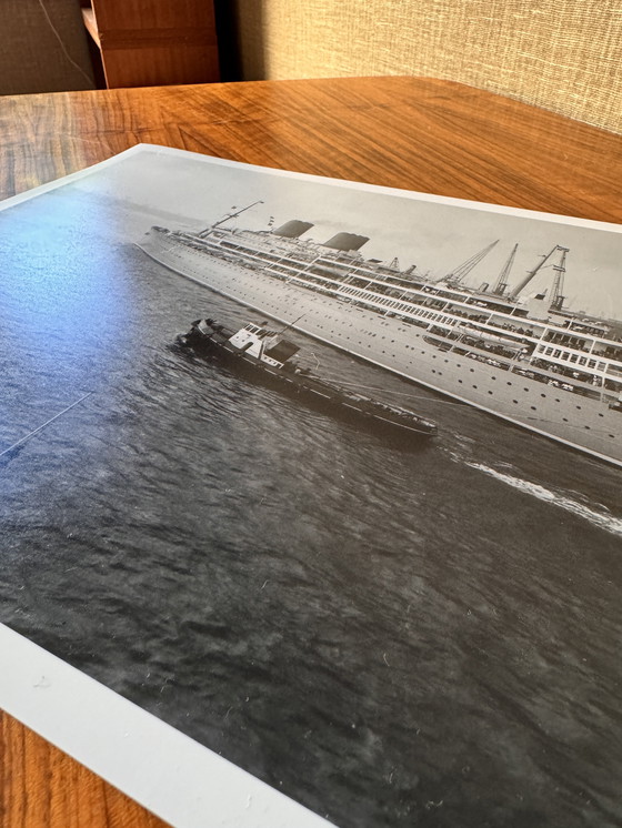 Image 1 of 1x De Willem Ruys vertrekt op wereldreis vanuit Rotterdam