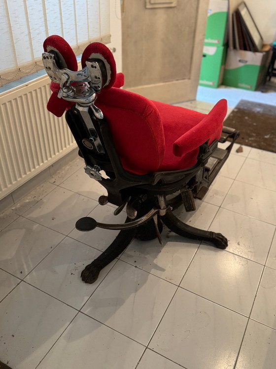 Barber Chair with Red Upholstery and Adjustable Footrest – Adjustable recliner chair, Cast Iron, Velvet (photo 3 of 8)