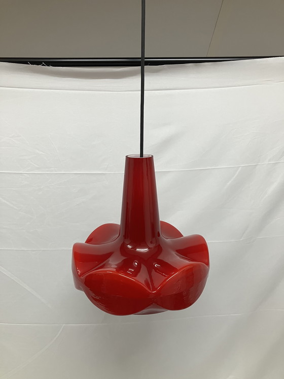 Image 1 of Lampada a sospensione vintage in vetro opalino rosso di Peill & Putzler anni '60