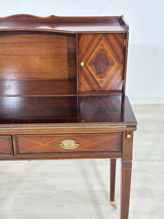 Secrétaire élégant de style Sheraton ancien avec plateau en cuir / Bureau des années 1960 / Secrétaire style (photo 6 of 17)