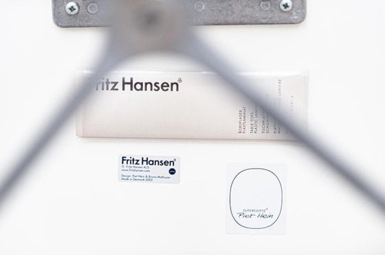 Image 1 of Table basse circulaire Fritz Hansen A223