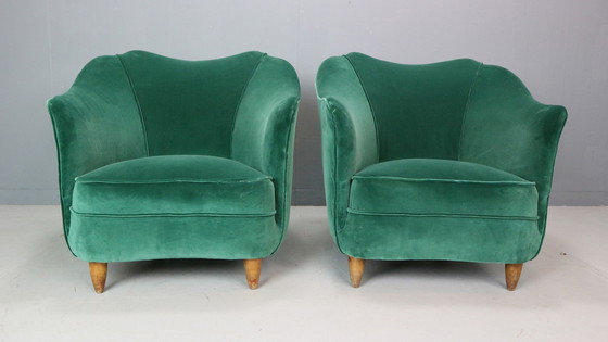 Image 1 of Pair of velvet armchairs in the style of Gio Ponti, Italy 1940s