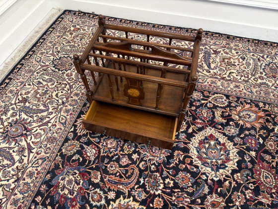 Antique English Edwardian Magazine rack – Wood, Brass (photo 9 of 10)