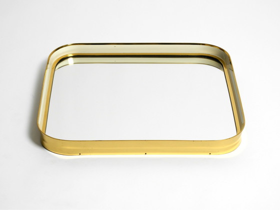 Image 1 of Prachtige originele Mid Century Moderne "Zier-Form" wandspiegel met zware messing lijst door "Münchener Zierspiegel".