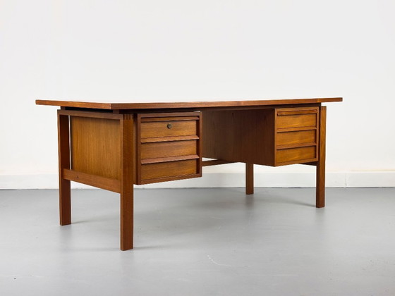 Image 1 of Teakhouten bureau uit het midden van de eeuw door Svend Åge Madsen voor Sigurd Hansen, jaren 60