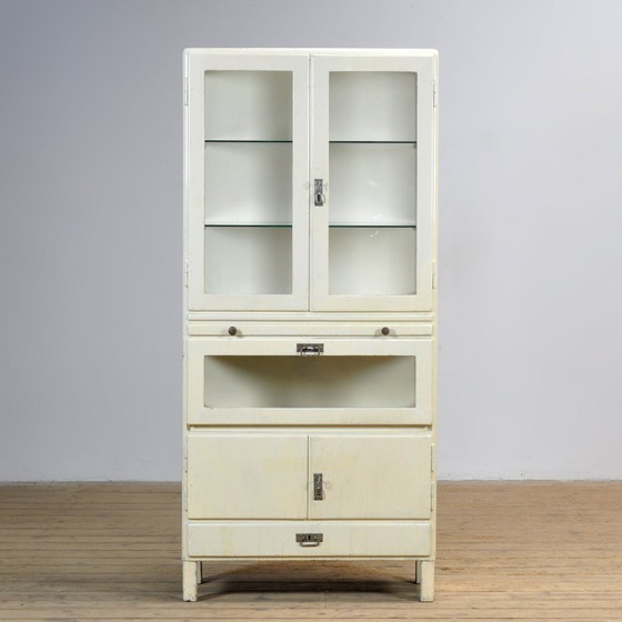 Image 1 of Armoire médicale en bois des années 1930