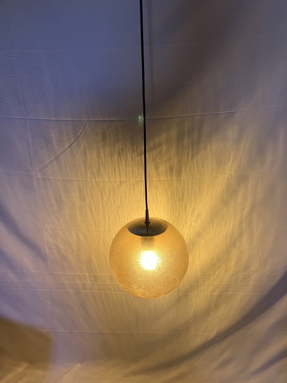Image 1 of Lampe à suspension vintage Peill et Putzler ø30 verre bulle ambré NOS !