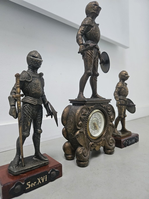 Horloge Chevalier avec statues de chevaliers assorties