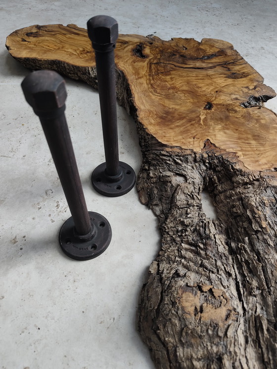 Image 1 of Tavola in legno d'ulivo con mensole