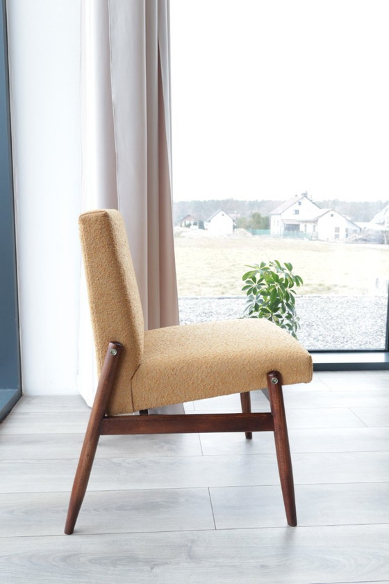 Image 1 of Fauteuil vintage sans accoudoirs jaune moutarde bouclé 1960