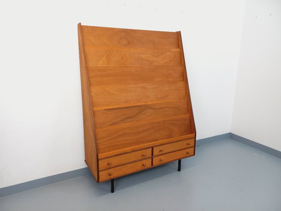 Image 1 of Vintage houten vitrinekast/boekenkast met lades uit de jaren 60.