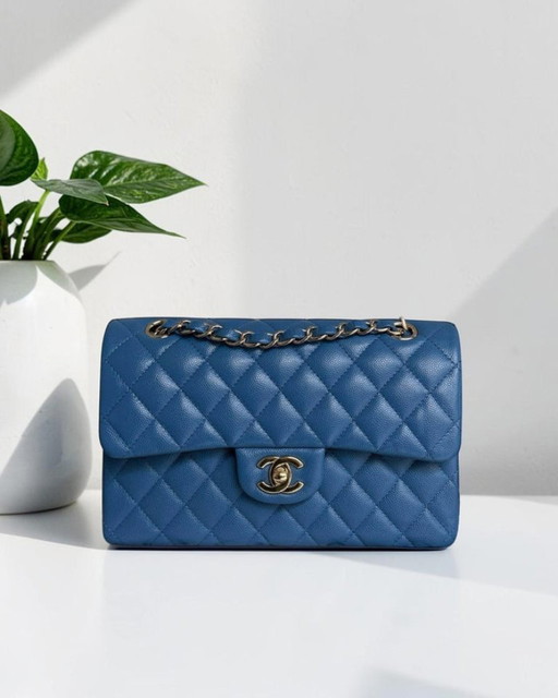Borsa Chanel Classic Flap Small - Caviar 23CM trapuntata blu oceano con finiture dorate Serie 30