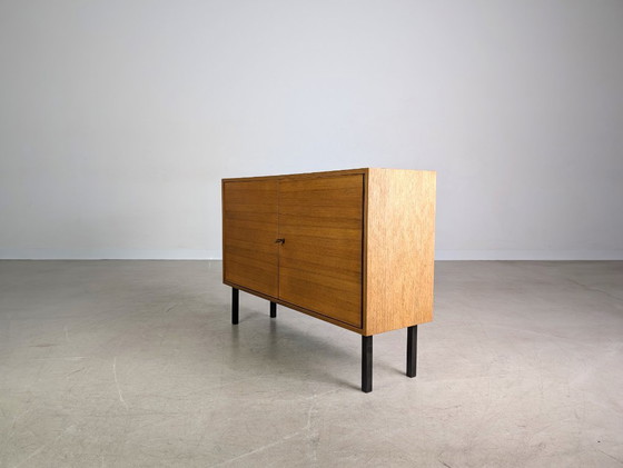 Image 1 of Buffet Midcentury en noyer Buffet Vintage 1960 Commode