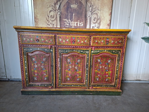 Handgeschilderde oosters dressoir commode, slaapkamer meubel afm: 139x39cm en 90cm hoog.