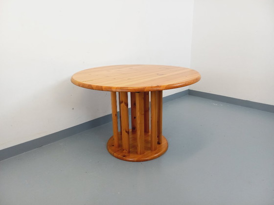 Image 1 of Table à manger ronde scandinave vintage style Rainer Daumiller en pin des années 60 70 avec rallonges