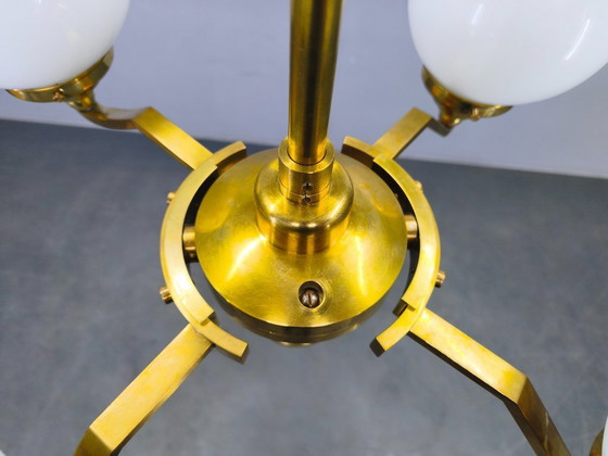 Image 1 of Lámpara de araña Art Déco ajustable de latón con cristal opalino, década de 1930.