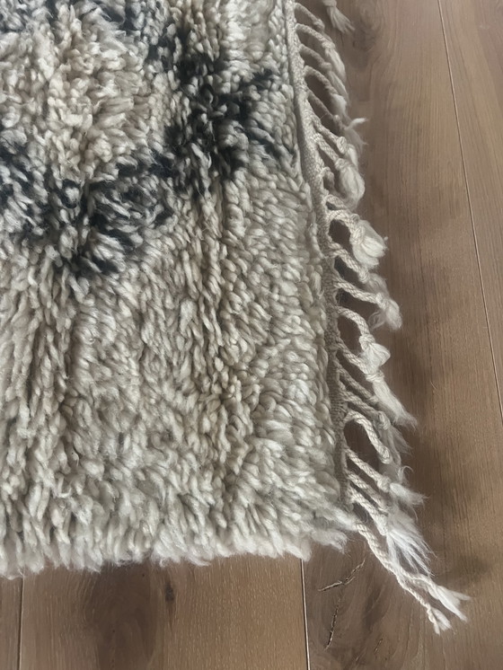 Image 1 of Beautiful hand-knotted Moroccan rug