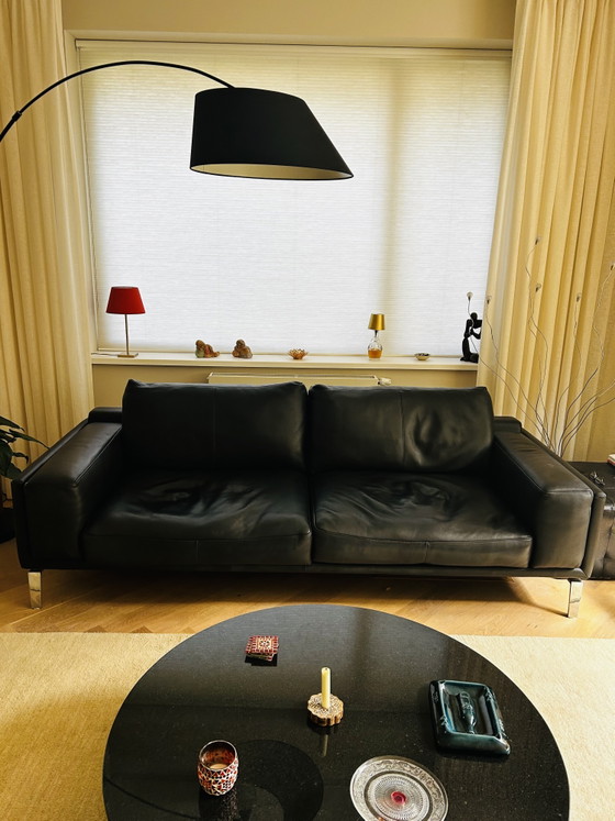 Black Leather Leoluxe 2-Seater Sofa Bellice – 2 seaters (photo 4 of 6)