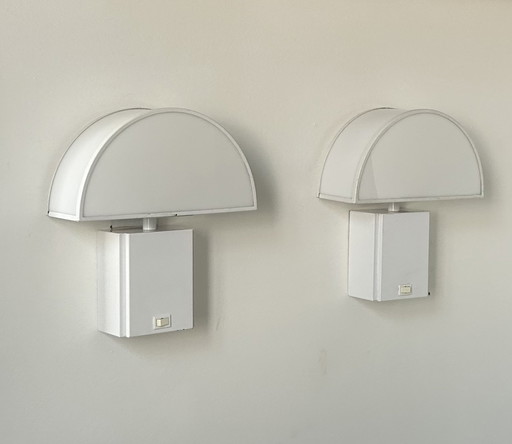 Paar vintage Olympe Guzzini wandlampen, metaal en perspex, Italië 1970