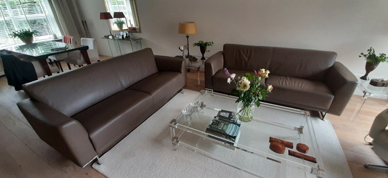 Image 1 of 2 divani Montel in pelle color tortora da 2,5 posti