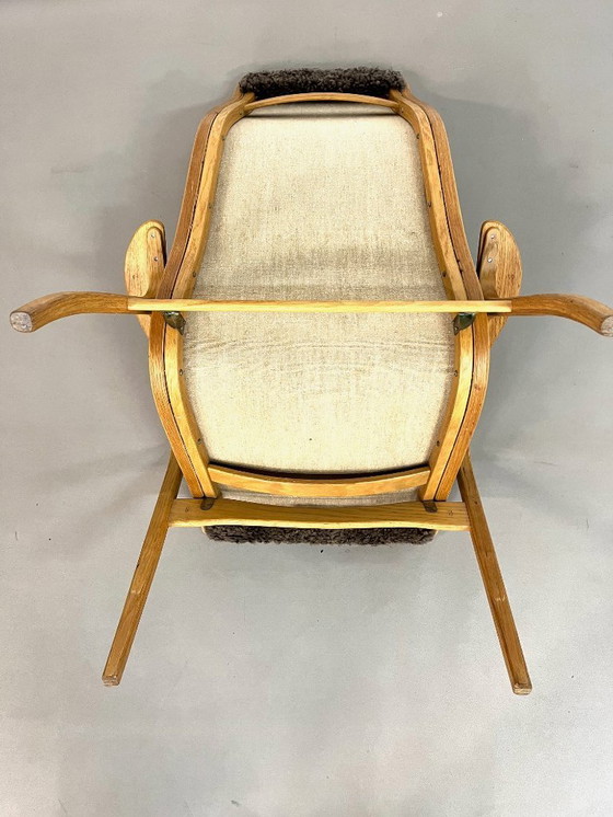 Image 1 of Sillón de roble lamino con piel de oveja, Yngve Ekstrom, sueco, años 70