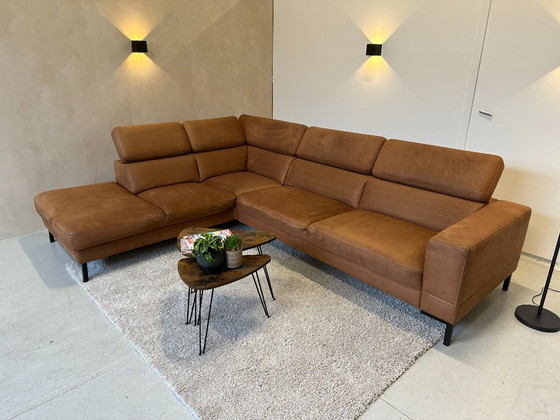 Image 1 of Sofá esquinero color coñac de 295x230 cm.