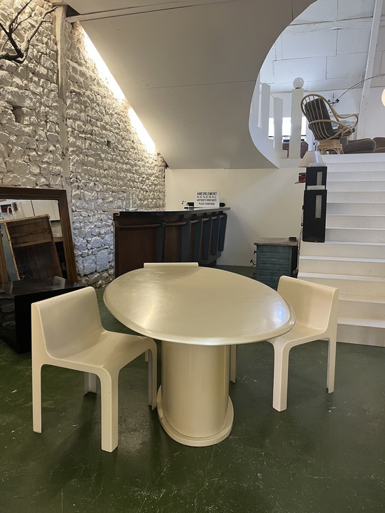 Image 1 of Tavolo da pranzo ovale laccato