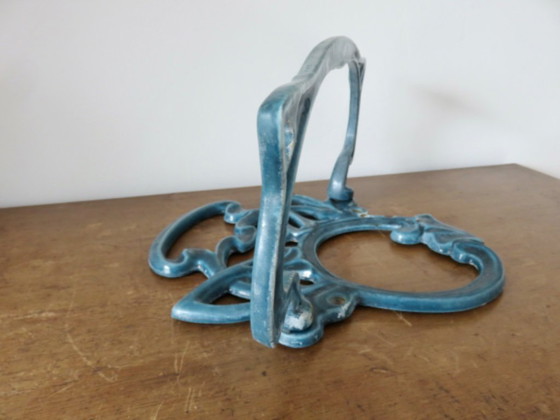 Image 1 of Handdoekrek in art nouveau-stijl van Hector Guimard, geëmailleerd gietijzer, Frankrijk, 1920.