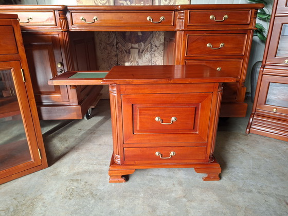 Image 1 of Set completo per ufficio, scrivania bifacciale, mobiletto portaoggetti, libreria, cassettiera/vetrina