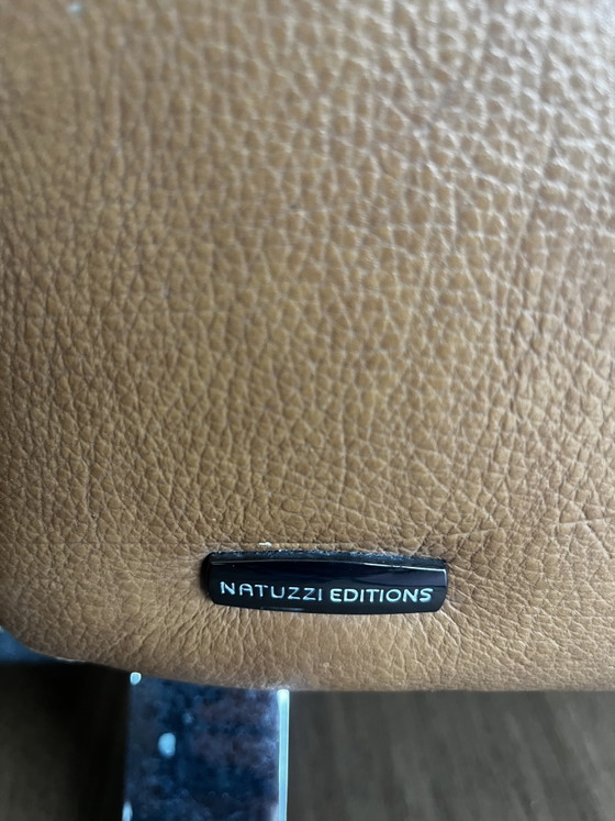 Canapé en cuir Natuzzi couleur cognac - Fauteuil inclinable à réglage électronique – Leather, Metal (photo 6 of 10)