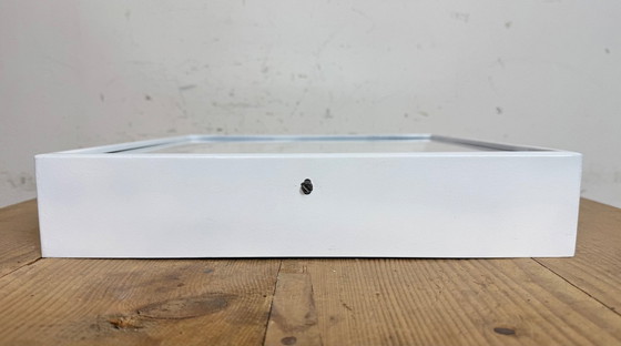 Image 1 of Reloj de pared cuadrado industrial blanco de Pragotron, años 70