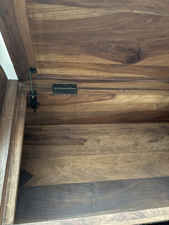 Image 1 of Banco de almacenaje de madera maciza de sheesham – Banco arcón de 2 plazas