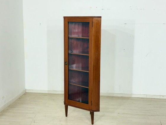 Image 1 of Vintage hoekkast uit de jaren 60 | Teakhouten vitrinekast | Woonkamerkast