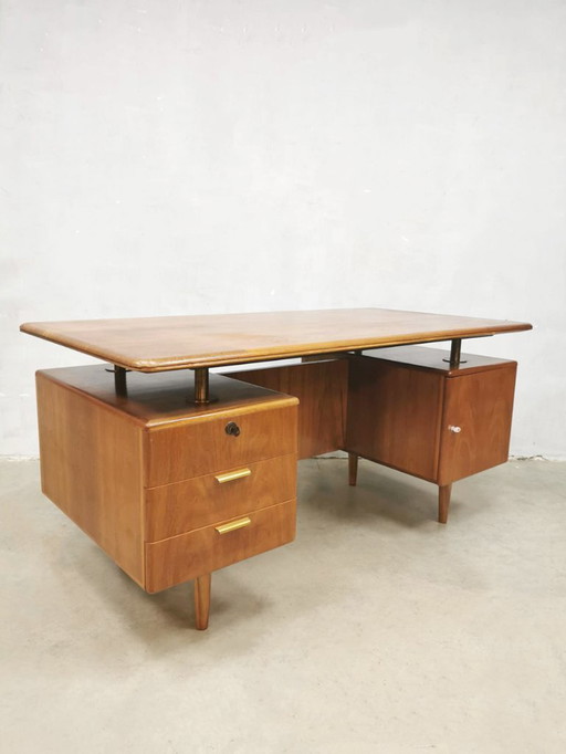 Bureau A.A. Patijn Zijlstra Joure Poly Z series